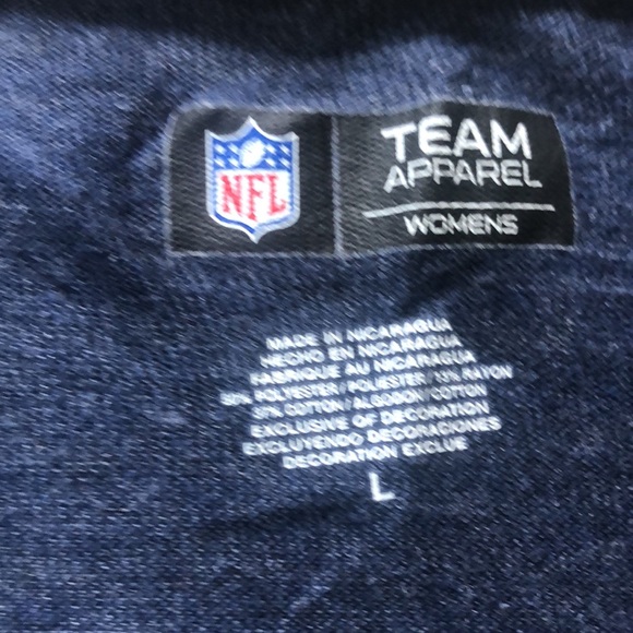 Lot of 2 Ladies large Chicago Bears tshirts - Picture 6 of 6